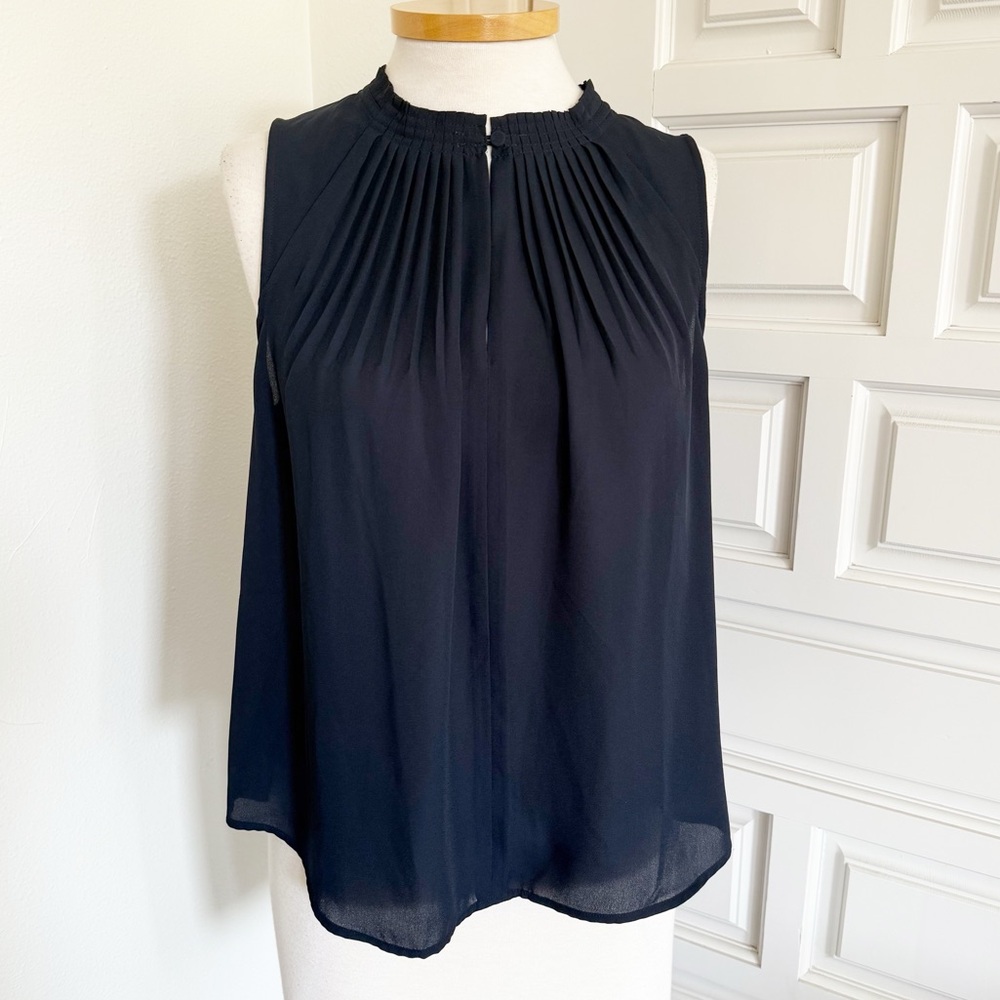 Banana Republic Navy Blue Pleated Blouse Sleeveless Classic Size Medium